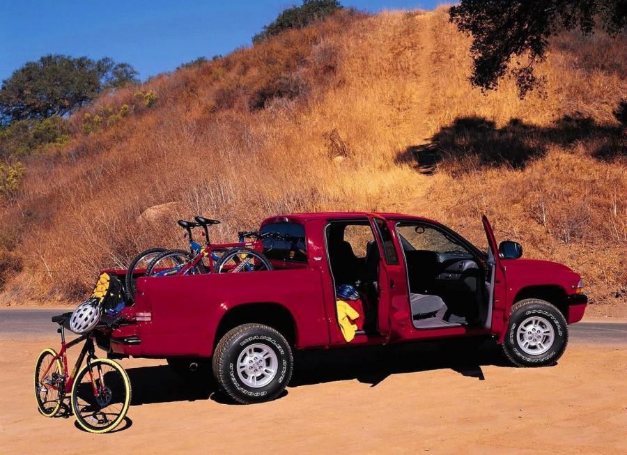  Dodge Dakota Sport Quad Cab 2000 года  (фото 8 из 22)